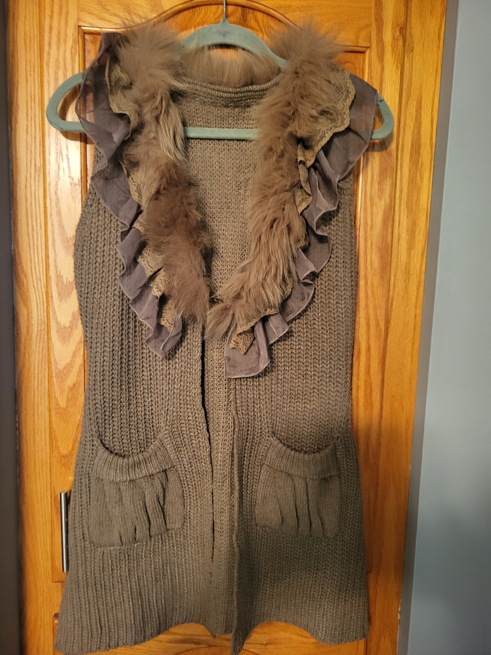 Womens Sleeveless Cardigan Vest With Fur Neck Size M/L